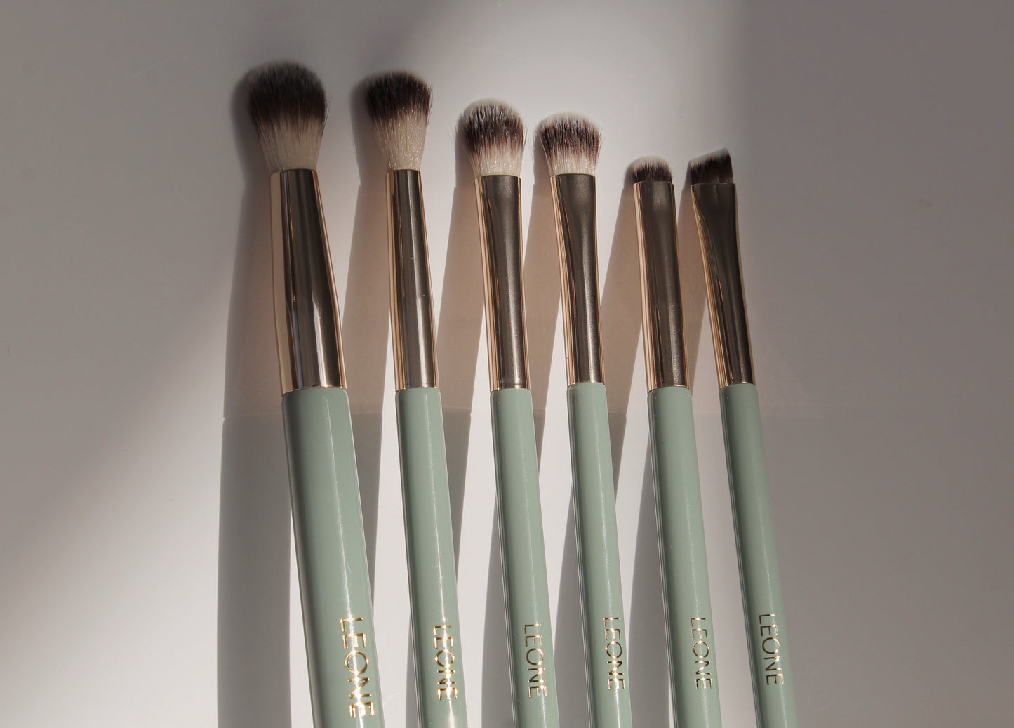 N°9 Medium Crease Brush