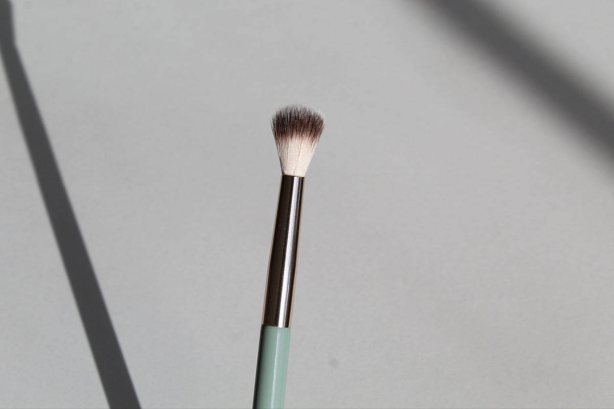N°9 Medium Crease Brush