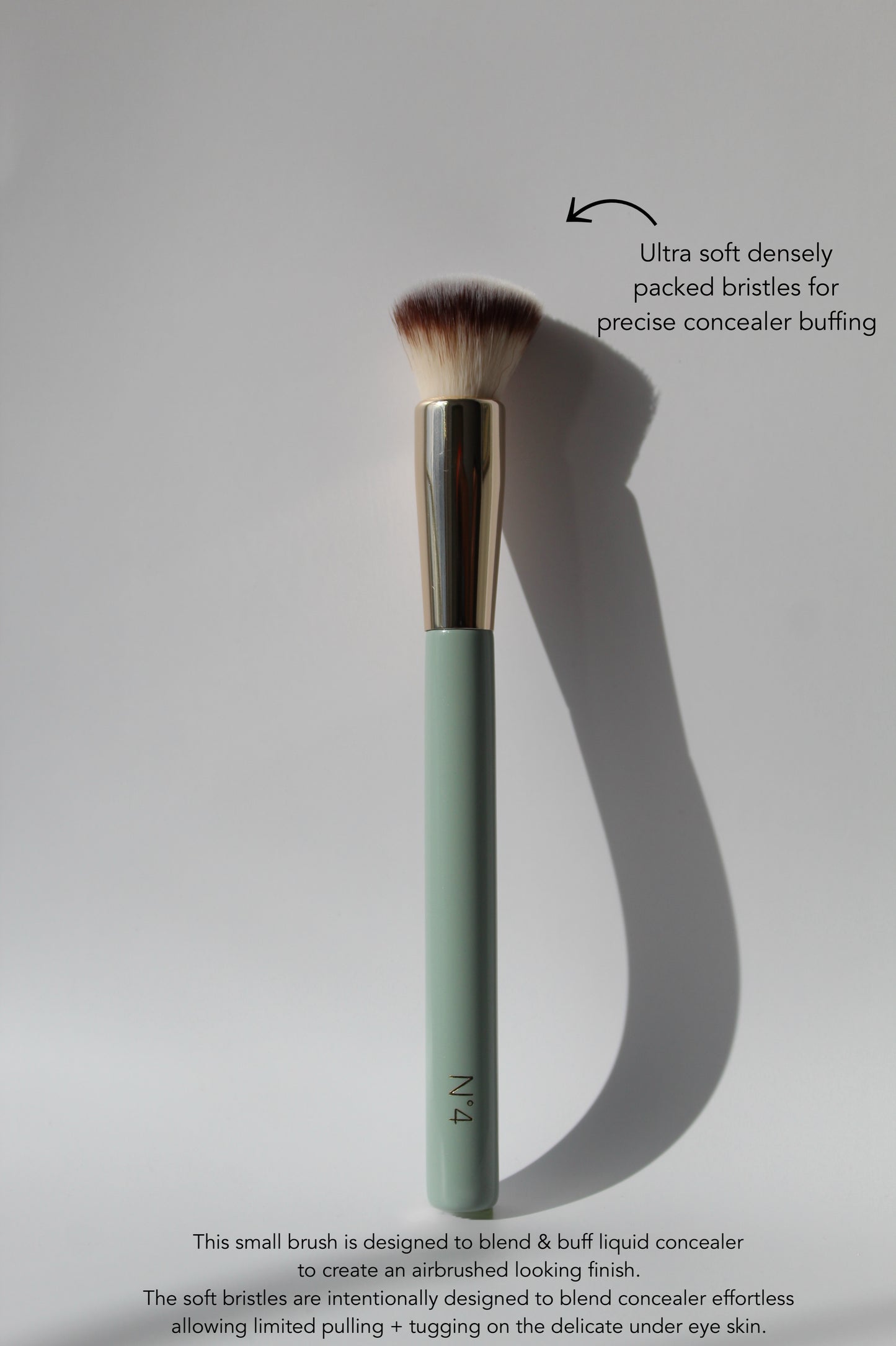 Nº4 Creaseless Concealer Buffing Brush