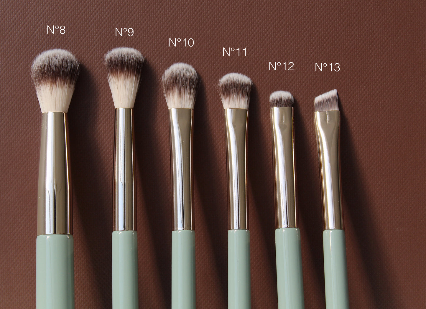 N°8 Large Crease Brush