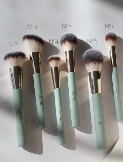 N°2 Flawless Foundation Buffing Brush